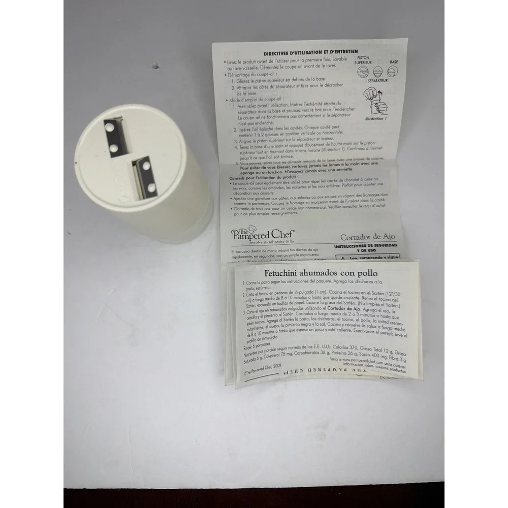 Pampered Chef Garlic Slicer NEW White Handheld Kitchen Tool with Instructions